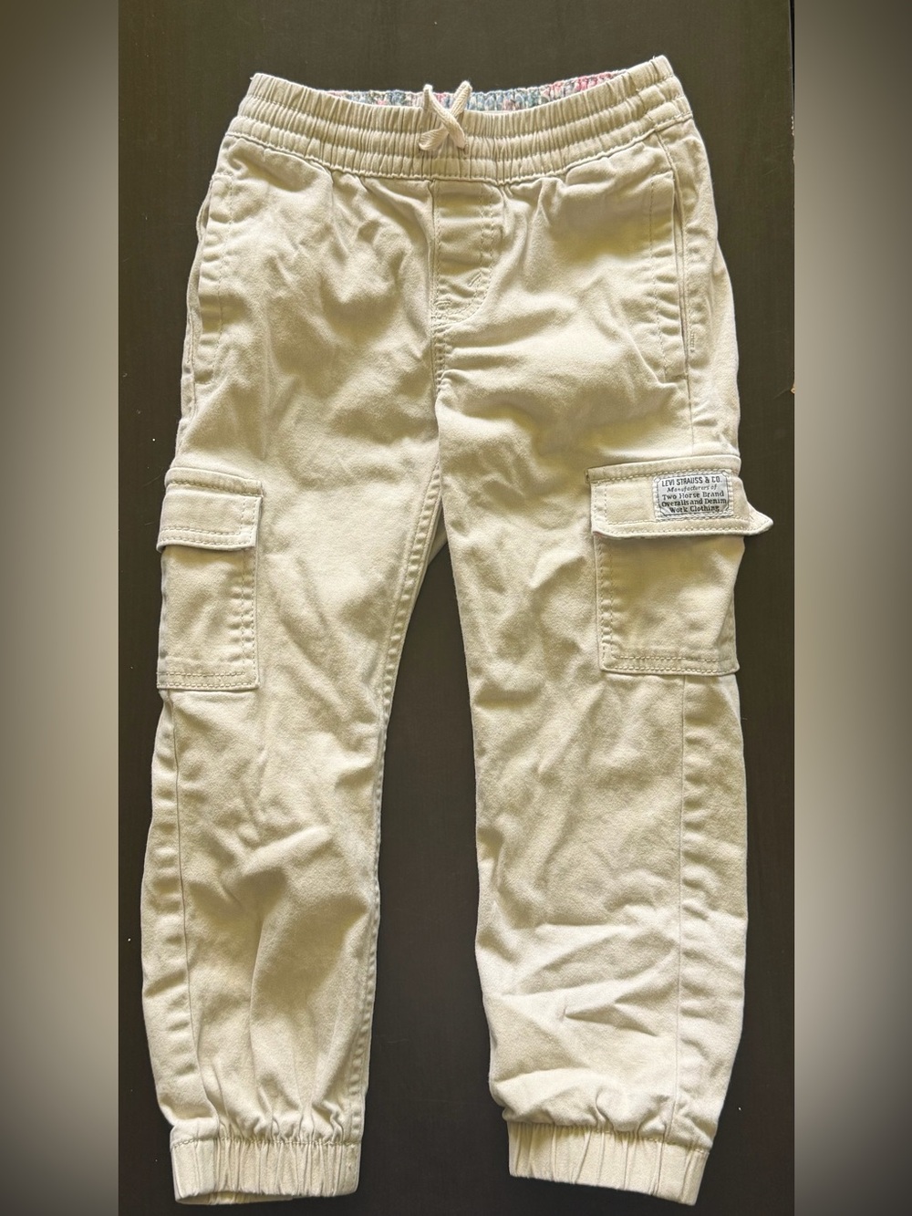 Levi’s light beige youth girls cargo joggers
